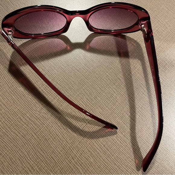 GUESS Burgundy Oval Sunglasses - Picture 3 of 6
